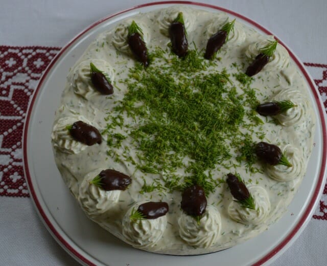 Ze zdravých a voňavých smrkových výhonků lze vytvořit lahodný dort s mascarpone a smetanou