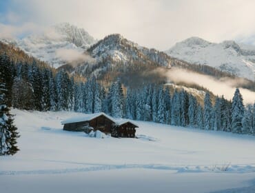 Zasněžená krajina daleko od ruchu sjezdovek ve Wagrainu-Kleinarlu