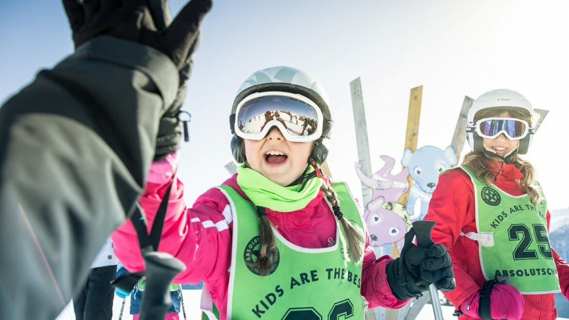 Děti jsou nadšené ze spousty atrakcí v lyžařském areálu