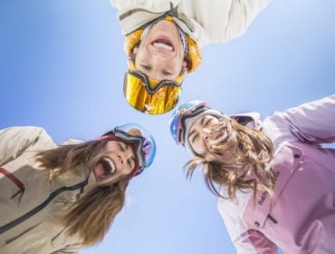 Našli jsme se! Jsme jeden tým, který sdílí stejnou vášeň. Zima nás spojuje. Na horách, na sněhu, na sjezdovce, na svahu stranou od ní, ve snowparku i na natě. Netřeba vymýšlet žádné velké novinky. Stačí jen radost ze života. Jsme Generation Winter.
