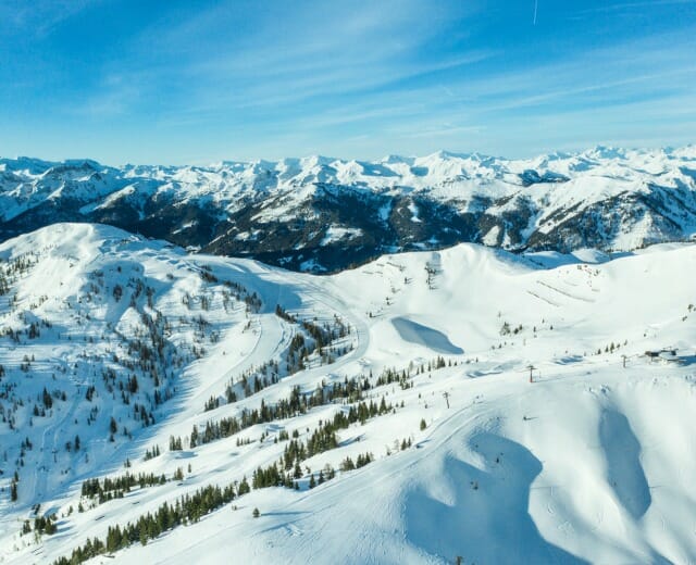 skifahren-c-wagrain-kleinarl-tourimus-10 Panorama se zasněženými horami v jedné z nejoblíbenějších turistických destinací, zimním Wagrainu-Kleinarlu