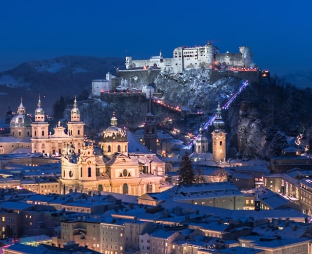 Lanovka na pevnost Hohensalzburg, výtah na Mnišskou horu, plavba po jezeře Wolfgangsee, zubačka na Schaffberg nebo muzeum o vodě v Salcburku. To vše můžete zažít s jedním tiketem v zimě.