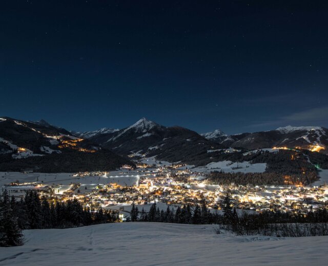 2017-18-altenmarkt-ansicht-tag-und-nacht-matthias-fritzenwallner-3-kleijn Zimní Altenmarkt-Zauchensee