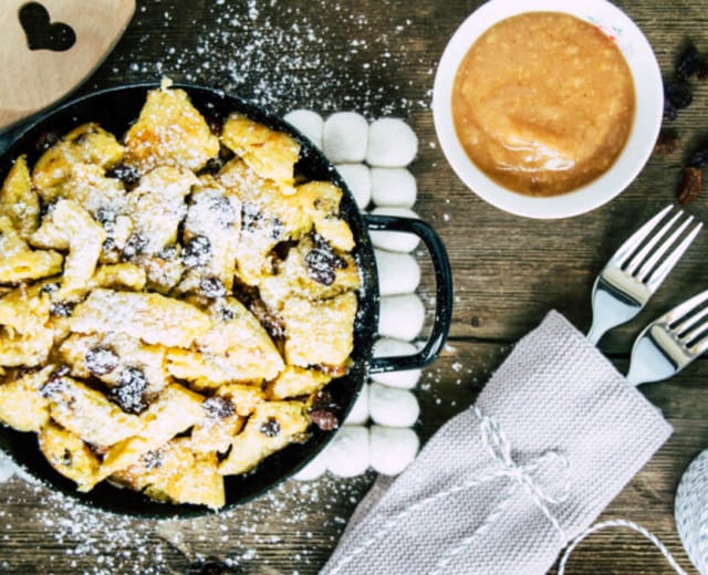 kaiserschmarrn-aus-altenmarkt-zauchensee-1200×675 Trhanec posypaný cukrem s ovocným pyré