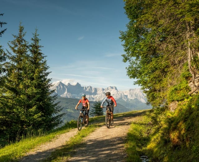 mountainbiken-in-altenmarkt-zauchensee Cyklisté na Kemadhöhe