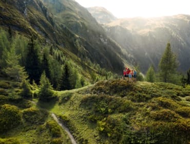 Rodina na výletě v gasteinských horách