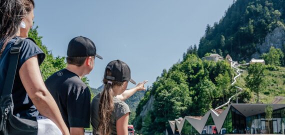 Nový výletní cíl v Salcburském Saalachtalu, pevnost Fort Kniepass s naučnou stezkou a obří skluzavkou i restaurací