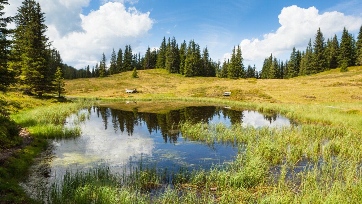 Horská jezírka Adam a Eva Seen u Brucku v alpské krajině (Zvětšený pohled)