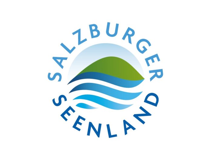 Logo se zeleným kopcem, modrými vlnami a Salcburským zemským jezerem v kruhovém uspořádání.