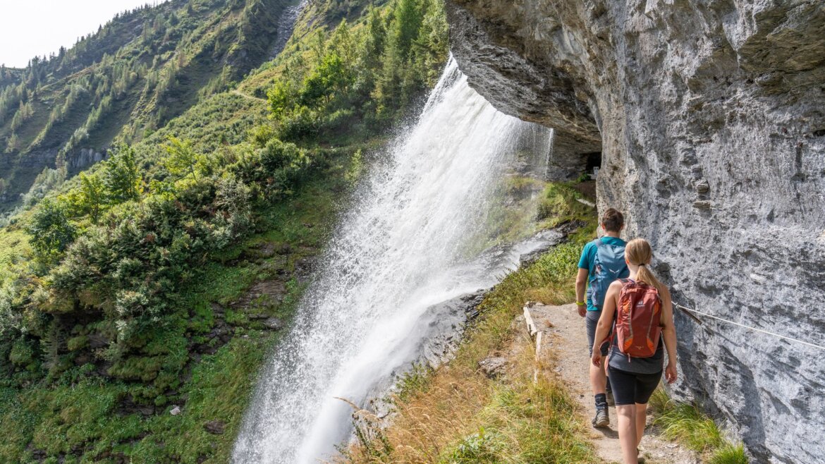 Vodopád Walcher Wasserfall v horském terénu v oblasti Bruck Fusch Grossglockner
