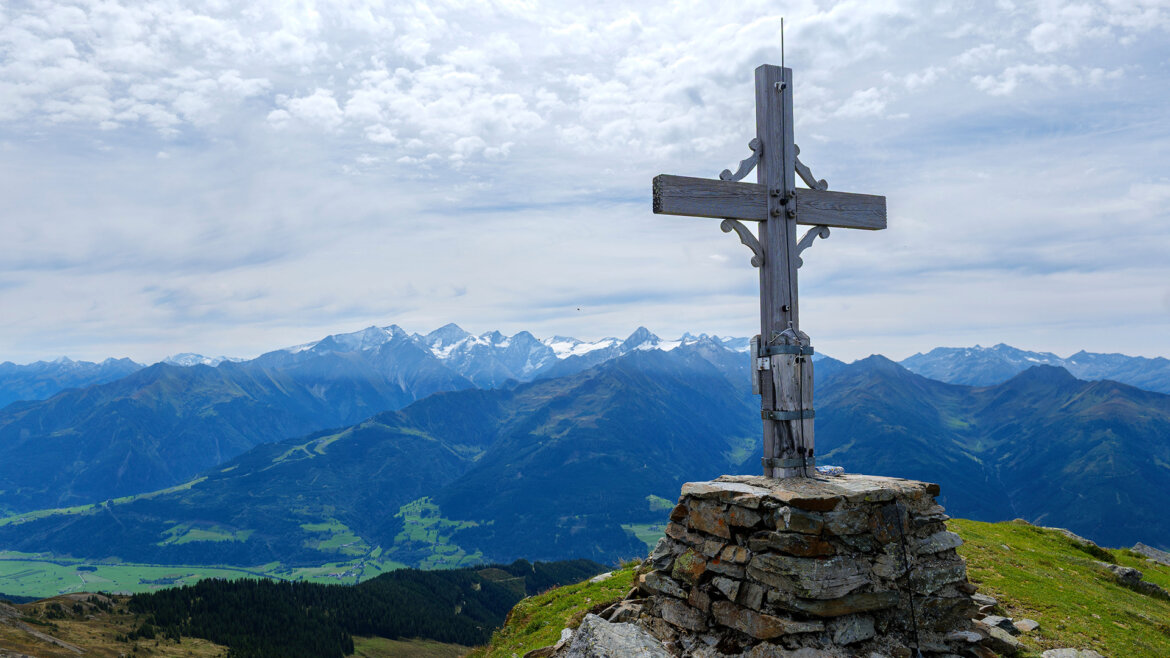 Na vrcholu Zirmkogel a panorama pohoří Hohe Tauern (Zvětšený pohled)
