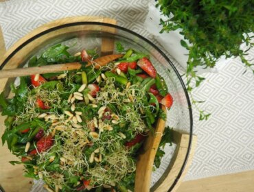 shared_recipe_1736506701 Mísa s jahodovo-kedlubnovým salátem a semínky