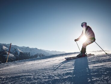 Skifahren in Mittersill_c-Michael Hochfellner_Mittersillplus_277 (2) Lyžař na zasněžené sjezdovce v Mittersillu