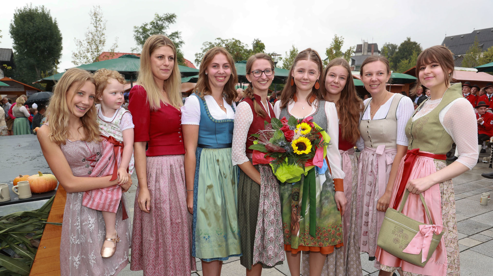 Die schönsten Bauernherbst-Dirndl - SalzburgerLand Magazin