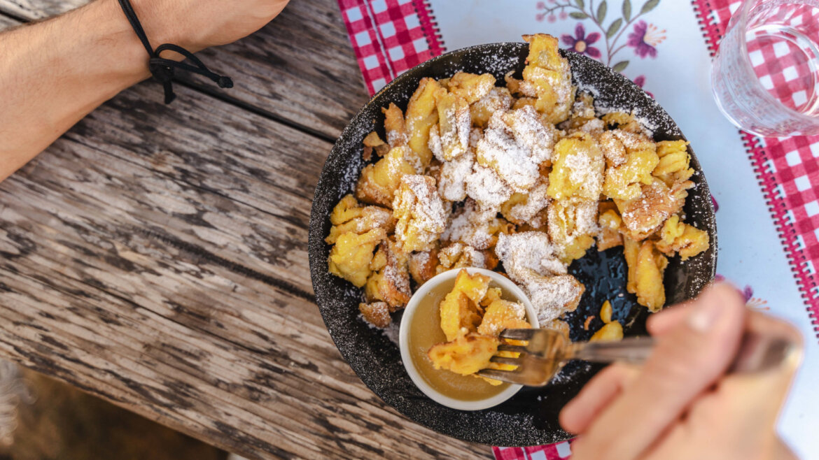 Auf der Seealm gehört der Kaiserschmarrn zu den kulinarischen Klassikern.