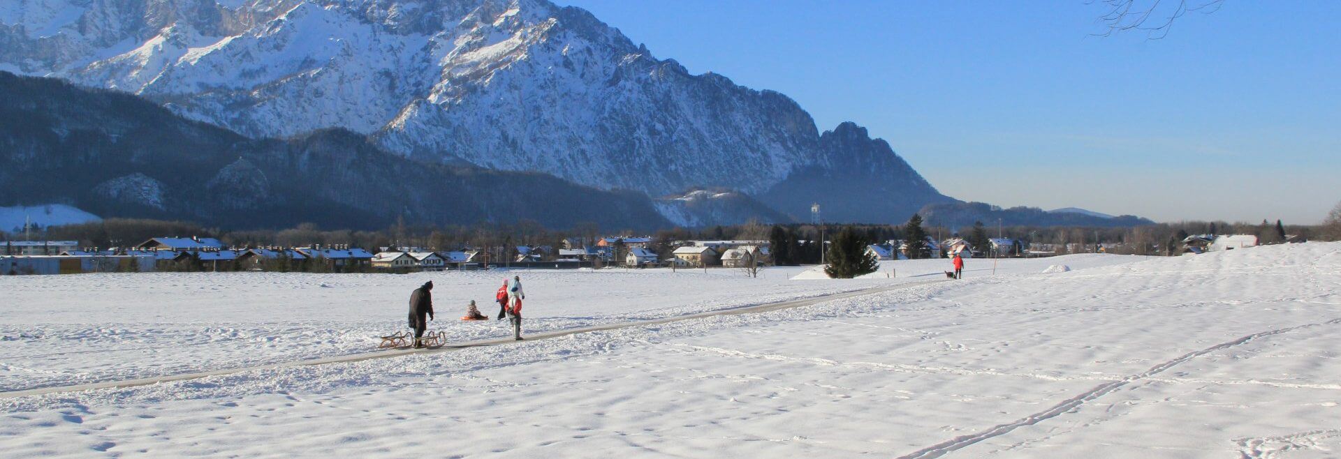 Tief verschneite Wiesen rund um Oberalm