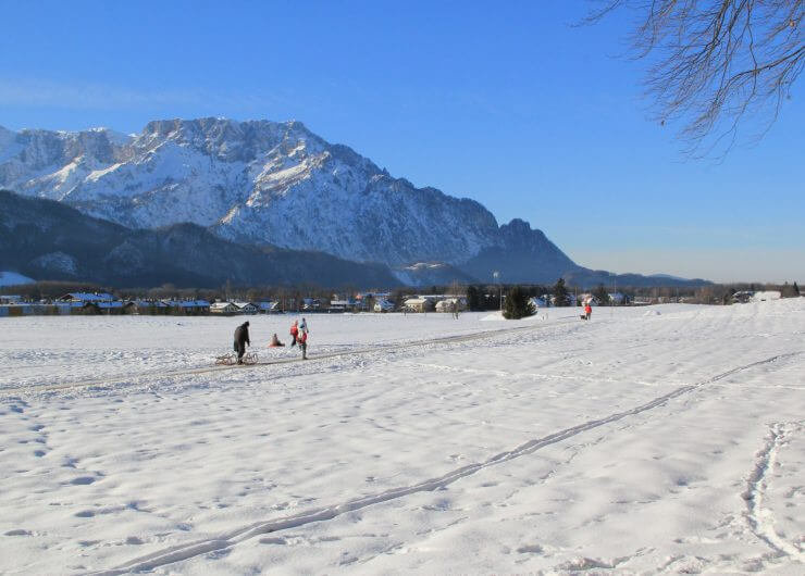 Tief verschneite Wiesen rund um Oberalm