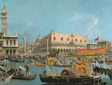 Salzburger Festspiele Pfingsten 2025 Eine lebendige venezianische Kanalszene mit Gondeln erinnert an den festlichen Geist der Salzburger Pfingstfestspiele.