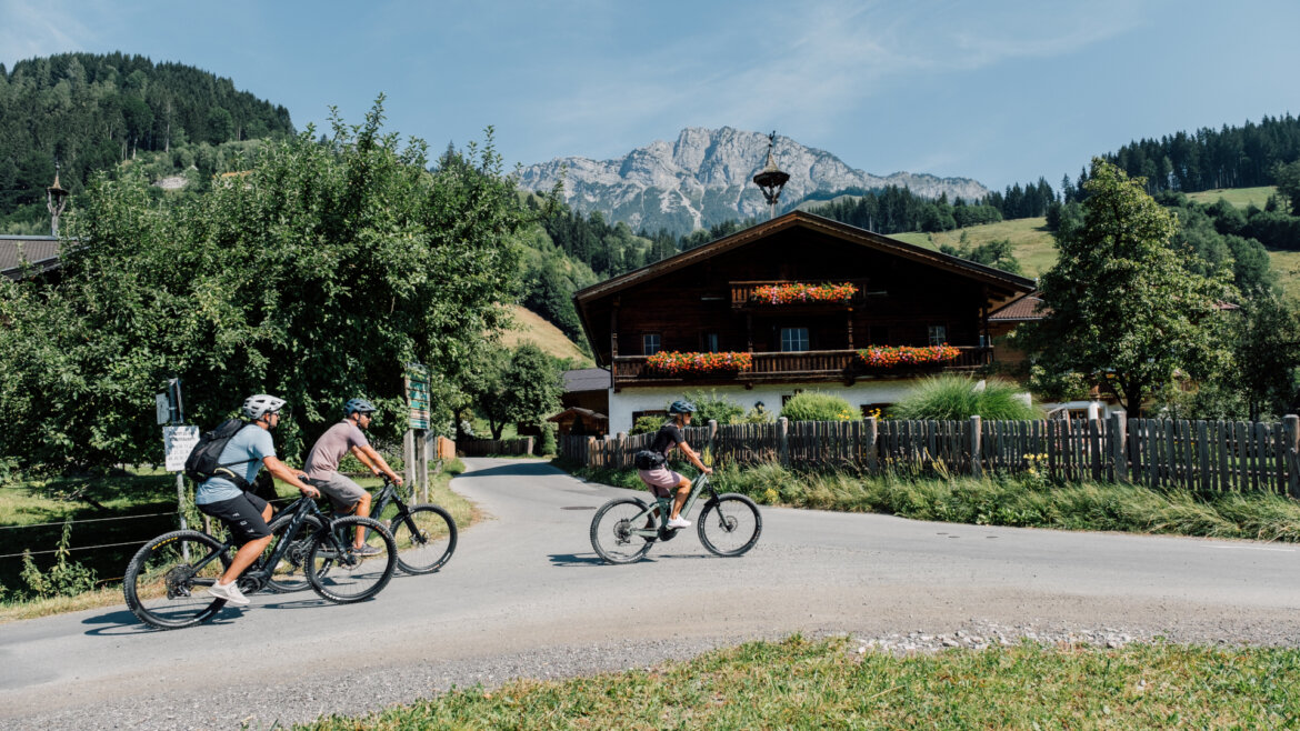 Bei der E-Bike Genusstour in der region Saalfelden leogang geht es entspannt von einem kulinarischen genuss-Halt zum nächsten.