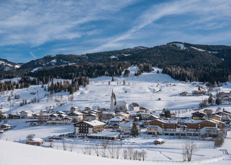 Blick auf das winterliche Embach.