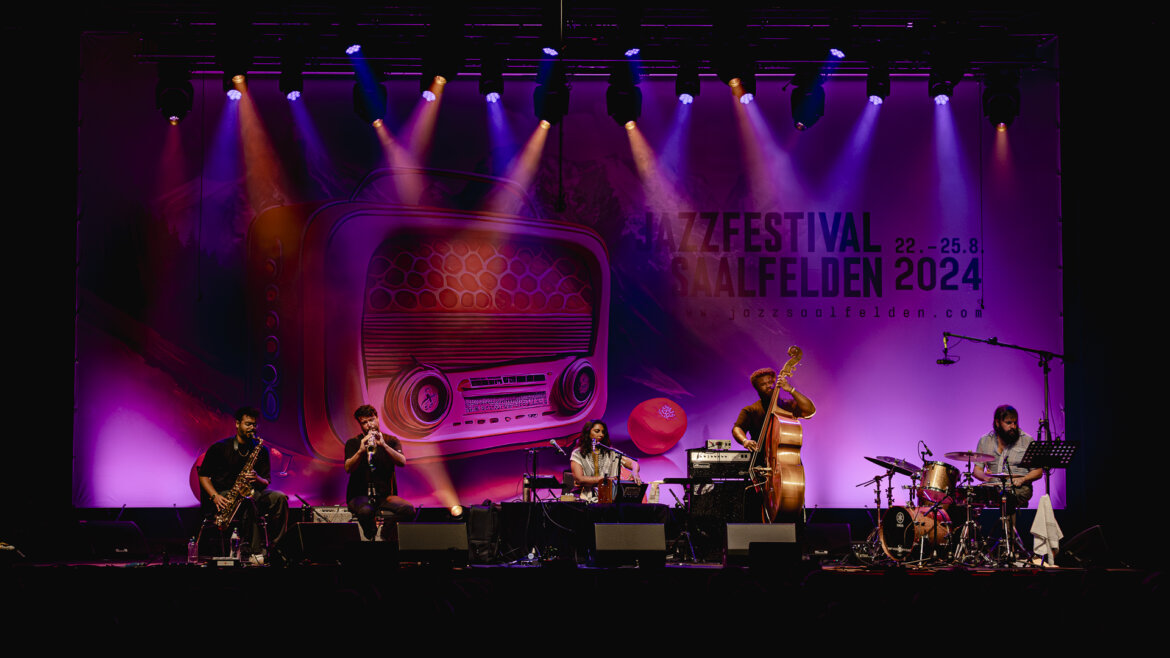 Die Mainstage beim Jazzfestival - mit tollen Lichteffekten