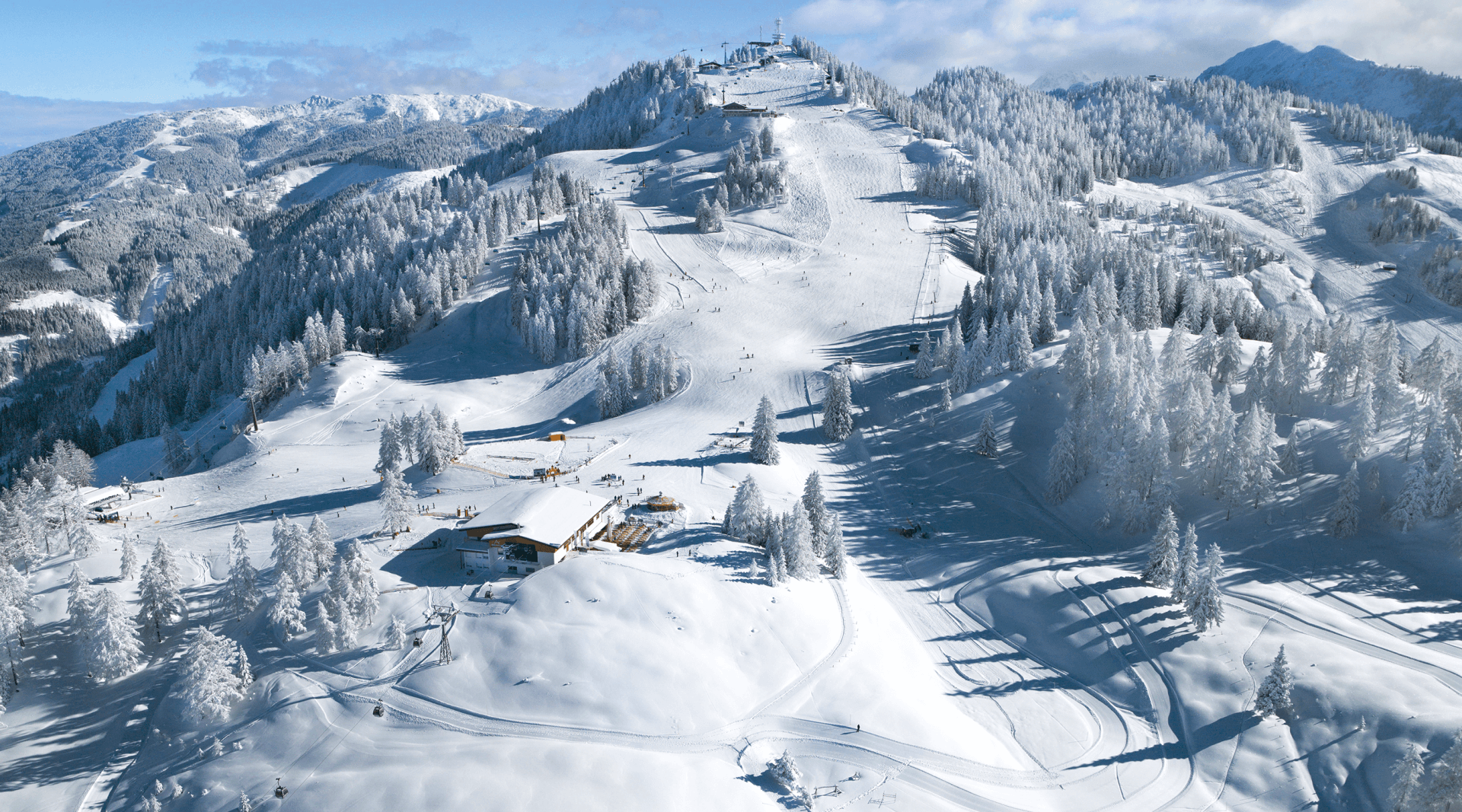 Verschneites Skigebiet Gernkogel in Sankt Johann Alpendorf