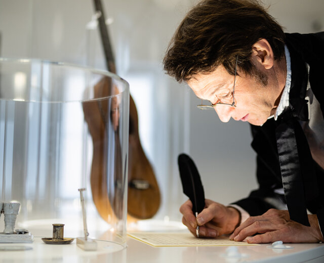 Salzburgs berühmte Musiker Gruber und Gitarre - Hallein, Geburtstag von Franz Xaver Gruber, (c) Coen Kossmann Fotografie