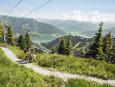Aussicht genießen auf der Höhenpromenade auf der Schmittenhöhe