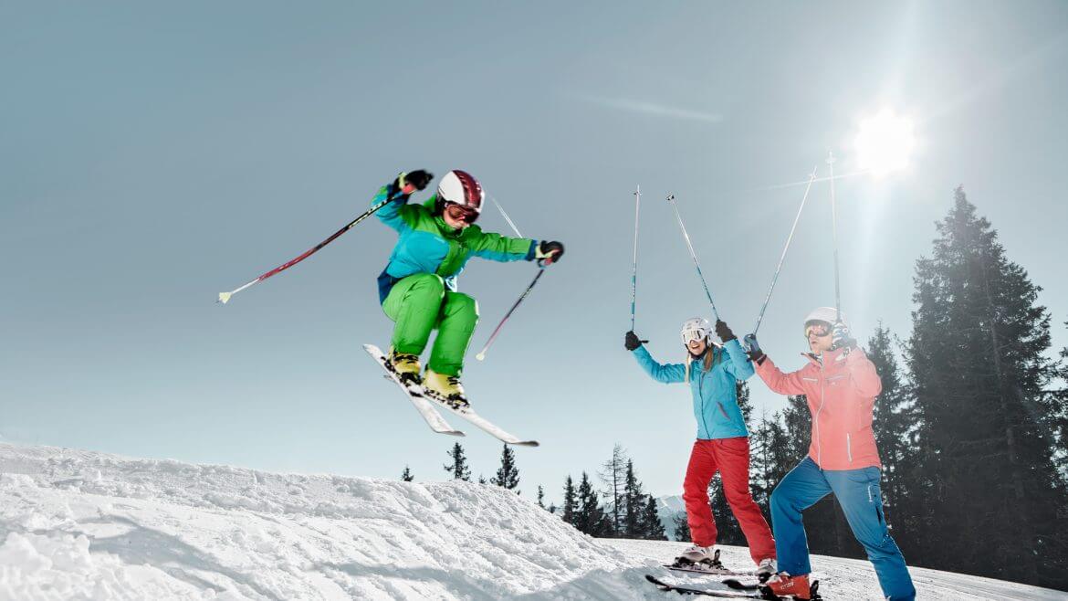 Action auf der Funslope im Skigebiet Schmittenhöhe.