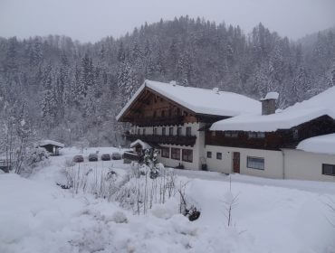 Winterstimmung beim tief verschneiten Friedlwirt