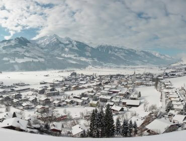 Winterliche Ortsansicht Piesendorf.