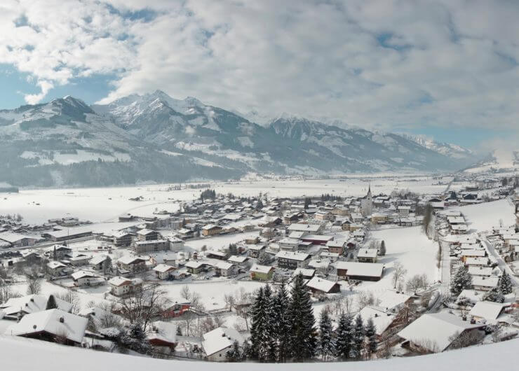 Winterliche Ortsansicht Piesendorf.