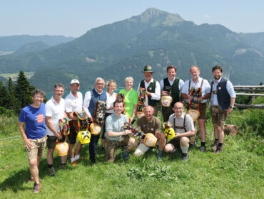 Almsommer einläuten auf der Lärchenhütte am Zwölferhorn (c) SLTG Franz Neumayr