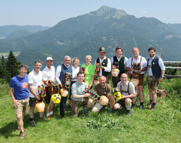Almsommer einläuten auf der Lärchenhütte am Zwölferhorn (c) SLTG Franz Neumayr