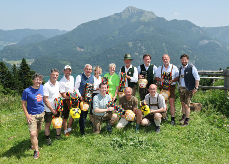 Almsommer einläuten auf der Lärchenhütte am Zwölferhorn (c) SLTG Franz Neumayr