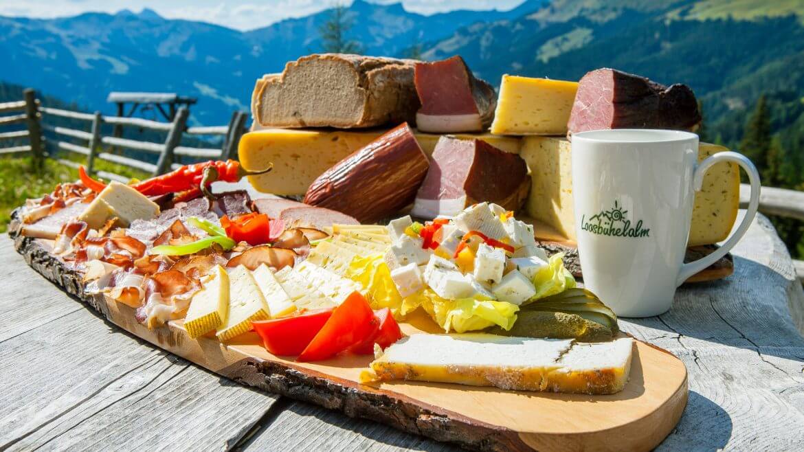 Loosbühelalm, Brettljause im Almsommer
