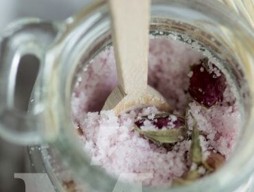 Rosen-Badesalz im Glas