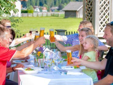 Kulinarischer Spaziergang Sommer-Sommer-2017- Altenmarkt-Zauchensee Tourismus -9009 Echter Genuss und gemeinsames Feiern beim kulinarischen Stadtspaziergang in Altenmarkt-Zauchensee.