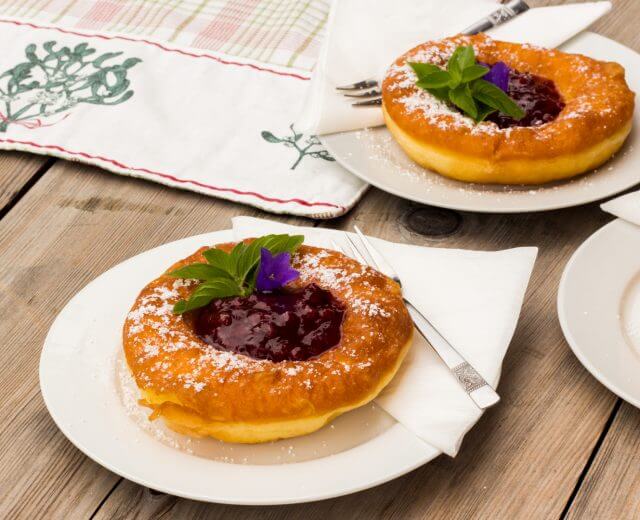 Entdecker-Law-of-Baking Bauernkrapfen auf der Gainschnigg-Alm