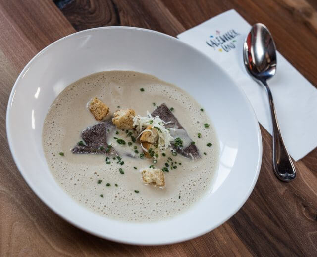 Die Semmelkrensuppe von der Herzerlalm