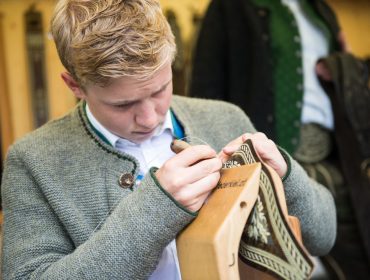 Federkiel Stickerei, Bauernherbst, Handwerk