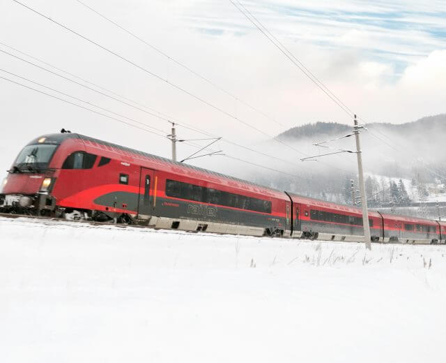 SLT_Nachhaltiger_Urlaub_im_SalzburgerLand_Reisen_mit_der_Bahn_R0A2251_II_(c)_OEBB_Harald_Eisenberger Nachhaltiger Urlaub im SalzburgerLand: ÖBB Railjet im Winter © ÖBB | Harald Eisenberger