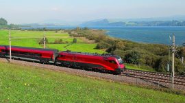 Nachhaltiger Urlaub im SalzburgerLand: ÖBB Railjet Salzburg Wallersee im Sommer © ÖBB | Harald Eisenberger