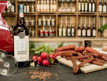 Selbt gemachte Spezialitäten aus eigener Landwirtschaft und dazu köstliches Stiegl-Bier (c) Marco Riebler