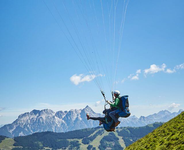 © Saalbach – Paragliding in Saalbach Hinterglemm