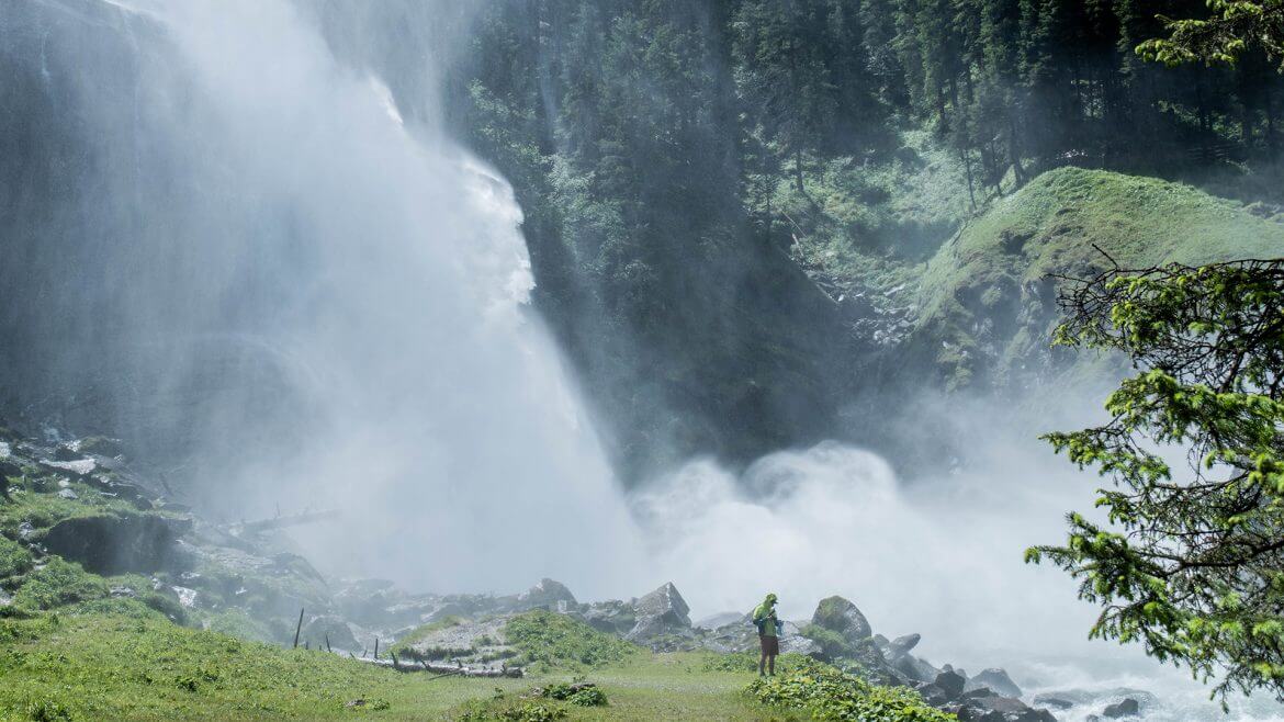 Sichtbarer Sprühnebel am Krimmler Wasserfall