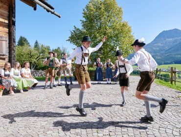 Bauernherbst Schuhplattler