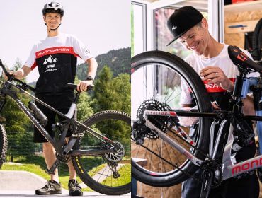 Geteiltes Bild: Links steht ein lächelnder Radfahrer mit einem schwarzen Mondraker-Fahrrad, rechts stellt er das Hinterrad in einem Innenraum ein.