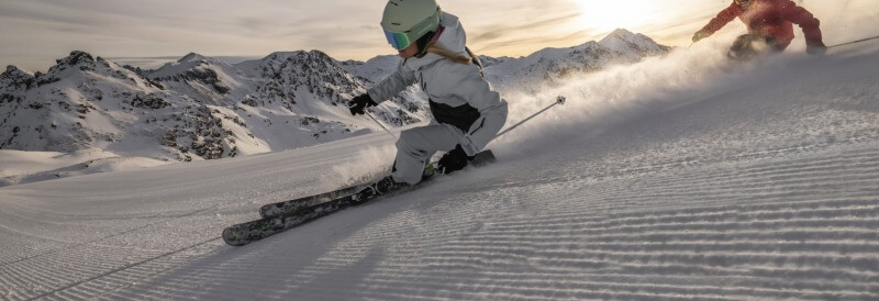Pistenspaß mit Skilehrer (c) SalzburgerLand
