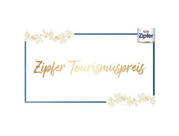 Goldener Text Zipfer Tourismuspreis in blauem Rahmen mit floralen Akzenten und Zipfer-Logo in der rechten oberen Ecke.